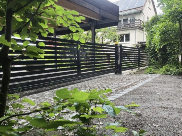 Zaunanlage_Aluminium_schiebetor